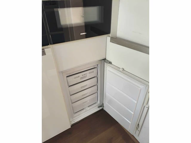 Keuken met apparatuur - afbeelding 16 van  26