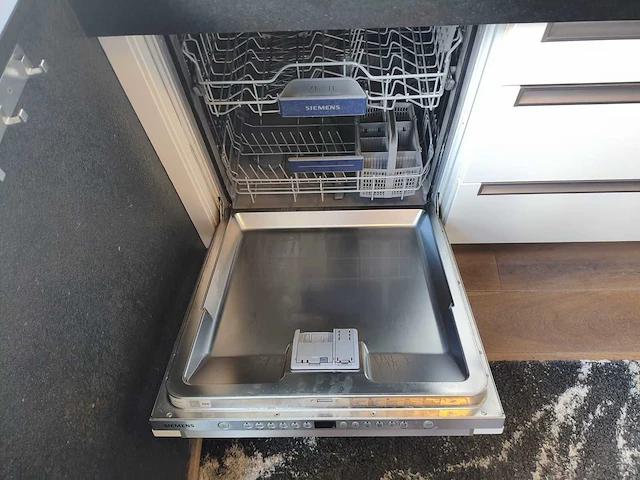 Keuken met apparatuur - afbeelding 21 van  26