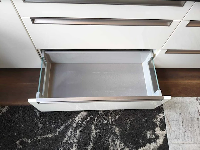 Keuken met apparatuur - afbeelding 23 van  26