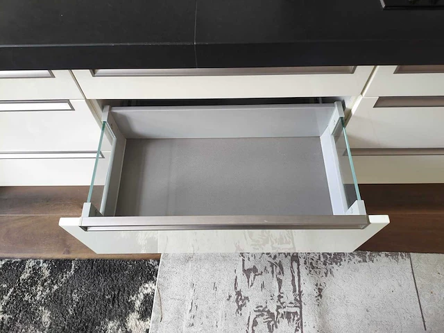 Keuken met apparatuur - afbeelding 25 van  26