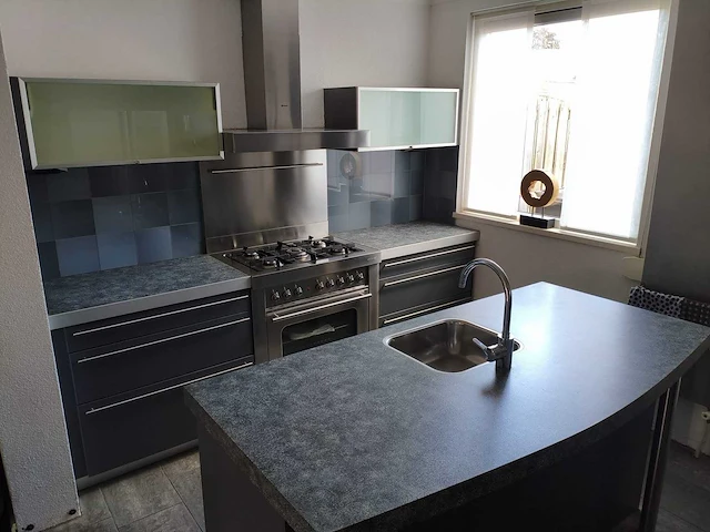 Keuken met apparatuur - afbeelding 1 van  21