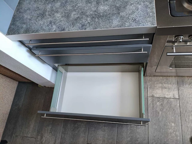 Keuken met apparatuur - afbeelding 16 van  21