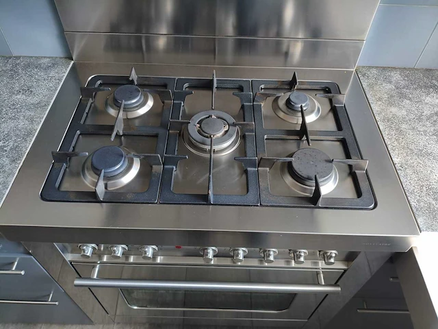 Keuken met apparatuur - afbeelding 18 van  21