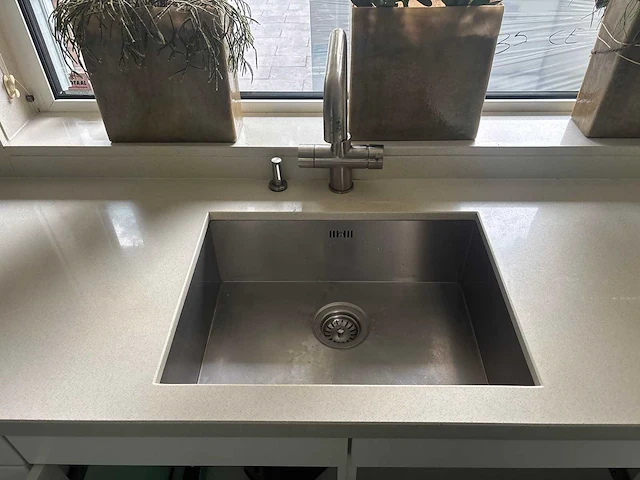 Keuken met apparatuur - afbeelding 3 van  24
