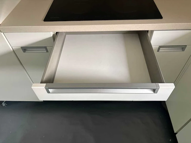 Keuken met apparatuur - afbeelding 4 van  24