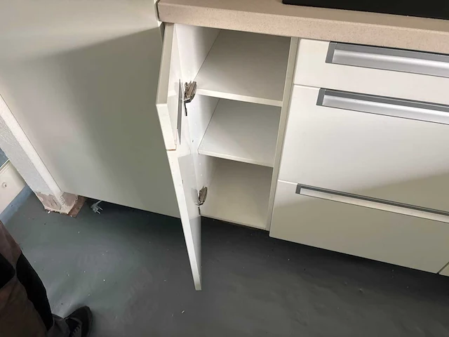 Keuken met apparatuur - afbeelding 8 van  24