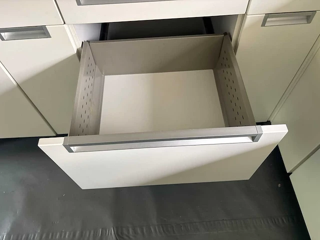 Keuken met apparatuur - afbeelding 10 van  24