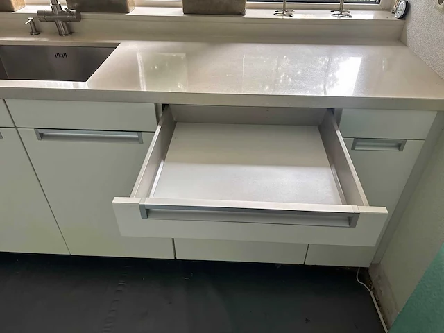 Keuken met apparatuur - afbeelding 11 van  24