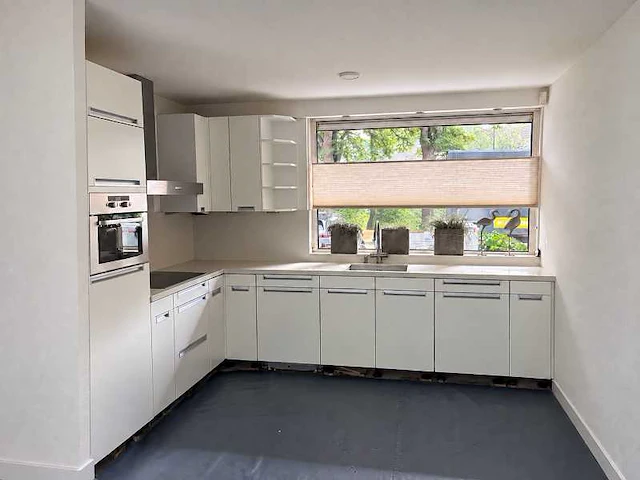 Keuken met apparatuur - afbeelding 1 van  24