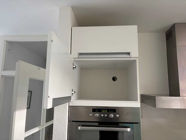 Keuken met apparatuur - afbeelding 19 van  24