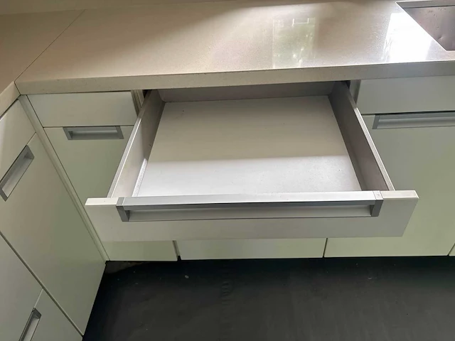 Keuken met apparatuur - afbeelding 24 van  24