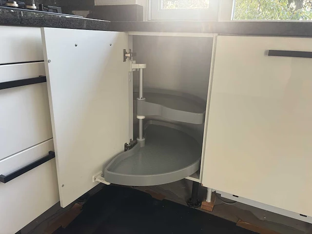 Keuken met apparatuur - afbeelding 2 van  23