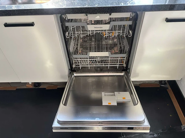 Keuken met apparatuur - afbeelding 12 van  23