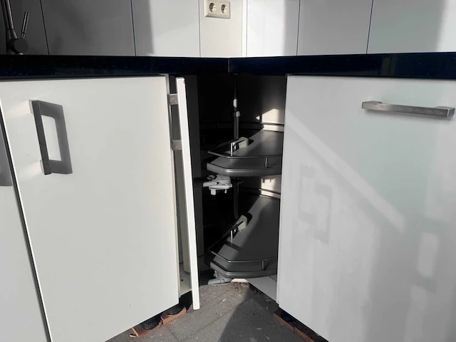 Keuken met apparatuur - afbeelding 10 van  27