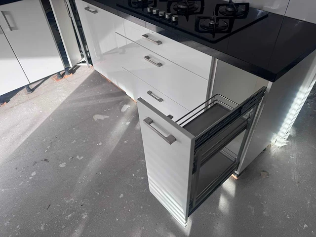 Keuken met apparatuur - afbeelding 22 van  27