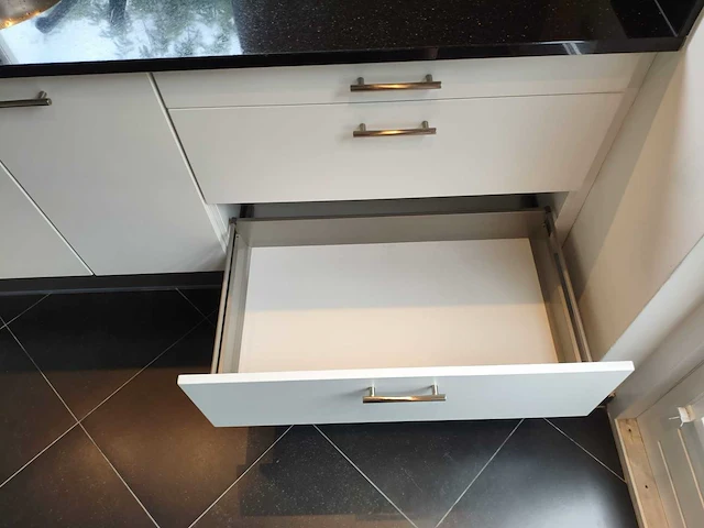 Keuken met apparatuur - afbeelding 15 van  26