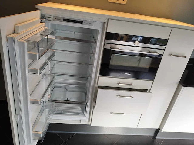 Keuken met apparatuur - afbeelding 12 van  26