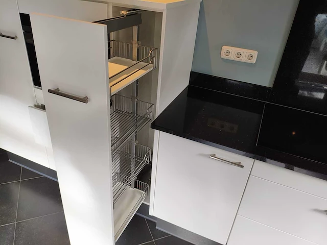 Keuken met apparatuur - afbeelding 25 van  26
