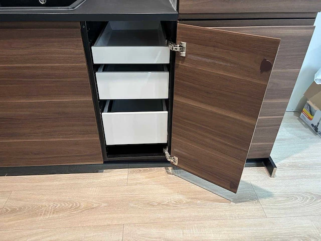 Keuken met apparatuur - afbeelding 3 van  38