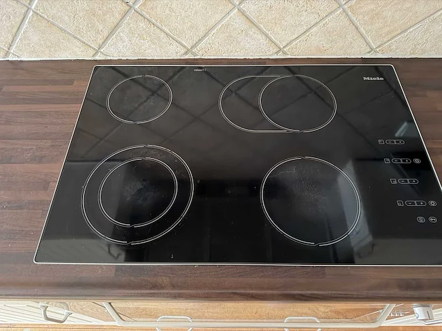 Keuken met apparatuur - afbeelding 6 van  26