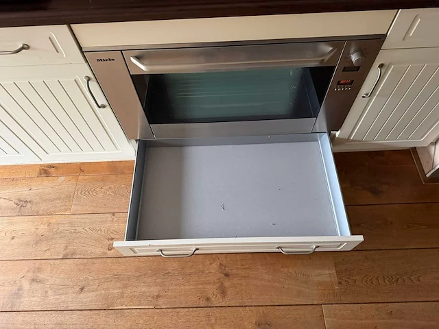 Keuken met apparatuur - afbeelding 8 van  26
