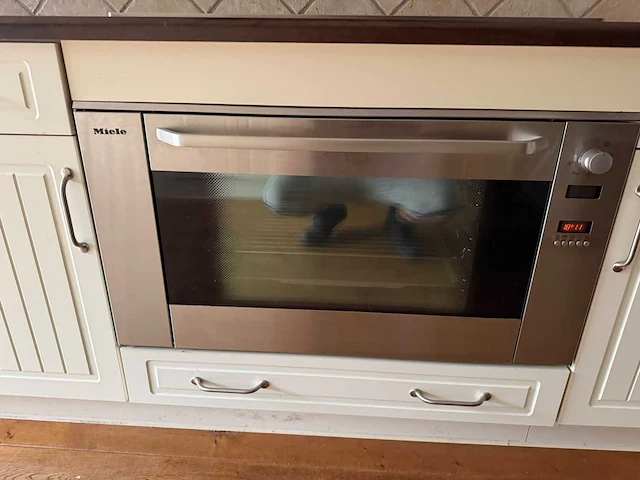 Keuken met apparatuur - afbeelding 14 van  26