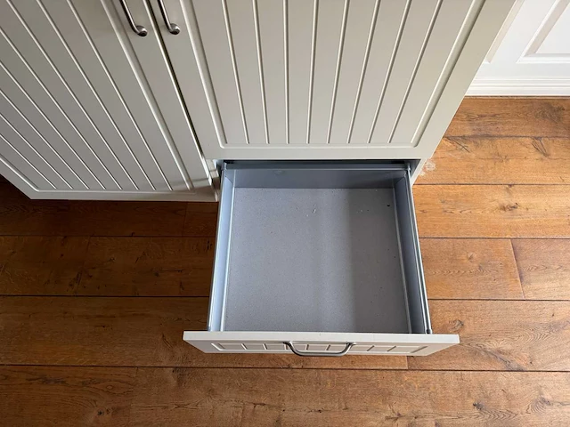 Keuken met apparatuur - afbeelding 15 van  26
