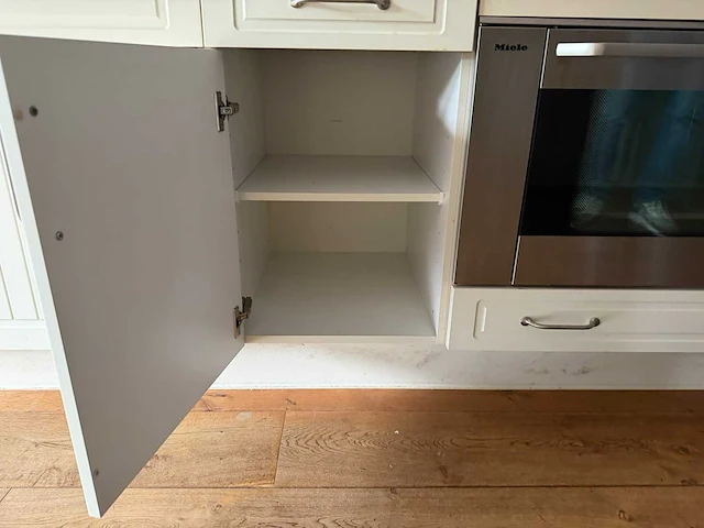 Keuken met apparatuur - afbeelding 3 van  26
