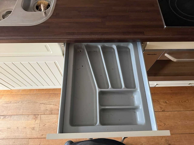 Keuken met apparatuur - afbeelding 24 van  26