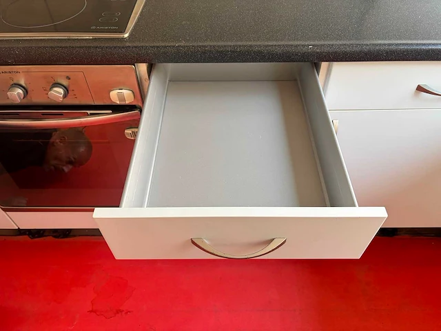 Keuken met apparatuur - afbeelding 10 van  24