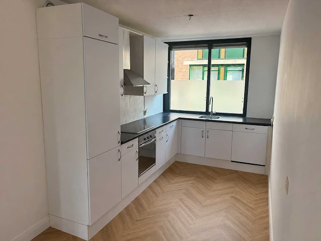 Keuken met apparatuur - afbeelding 1 van  24