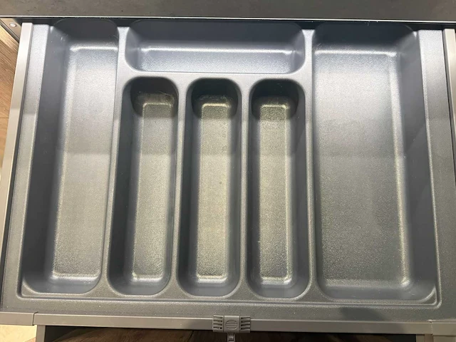 Keuken met apparatuur - afbeelding 16 van  43