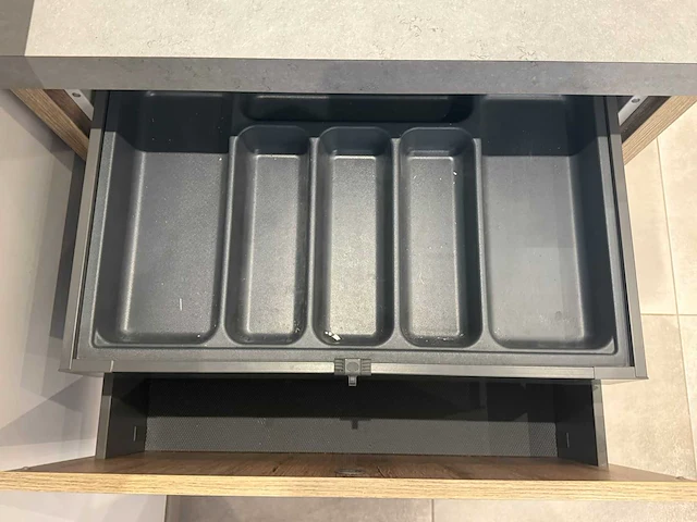 Keuken met apparatuur - afbeelding 18 van  43