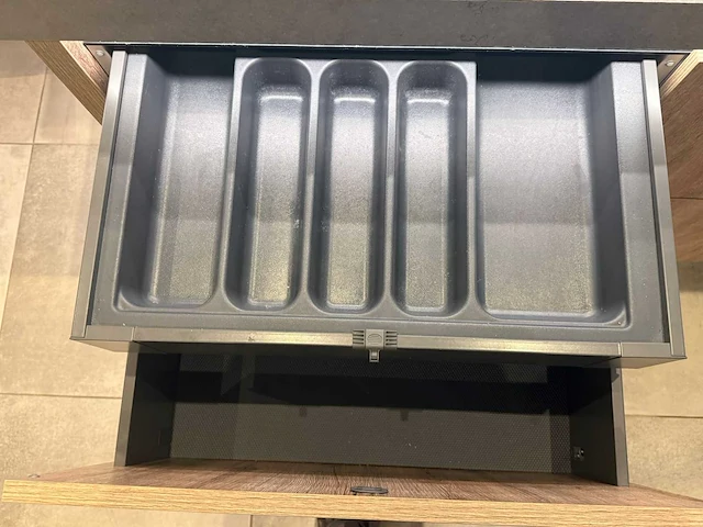 Keuken met apparatuur - afbeelding 23 van  43