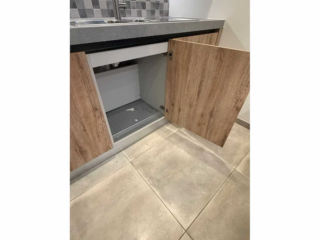 Keuken met apparatuur - afbeelding 34 van  43