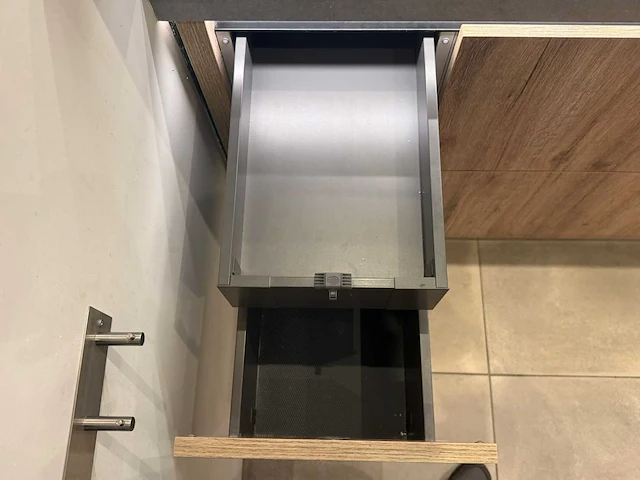 Keuken met apparatuur - afbeelding 35 van  43