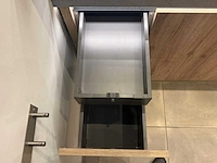 Keuken met apparatuur - afbeelding 35 van  43