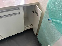 Keuken met apparatuur - afbeelding 22 van  24