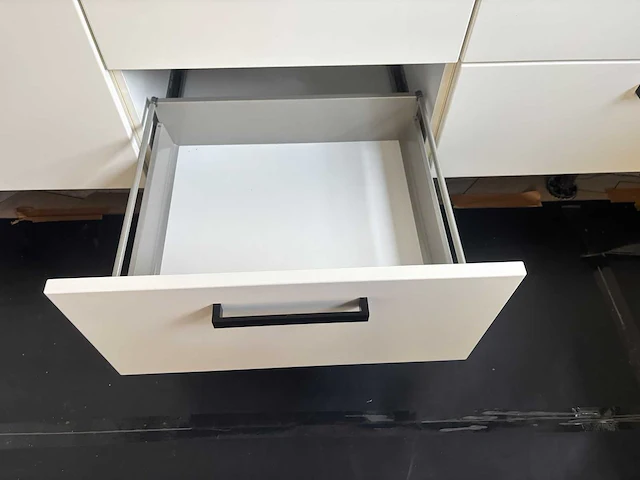 Keuken met apparatuur - afbeelding 13 van  23