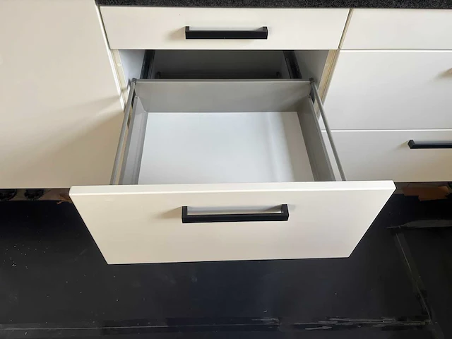 Keuken met apparatuur - afbeelding 15 van  23
