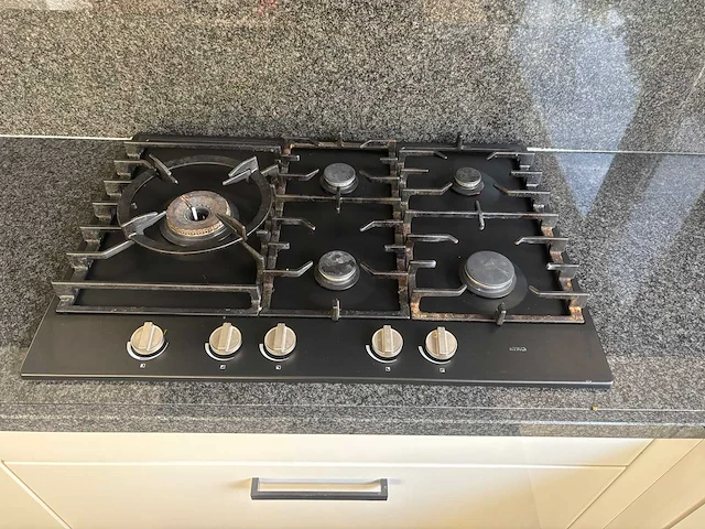 Keuken met apparatuur - afbeelding 9 van  23
