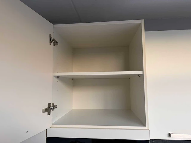 Keuken met apparatuur - afbeelding 3 van  27