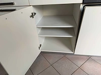 Keuken met apparatuur - afbeelding 4 van  27