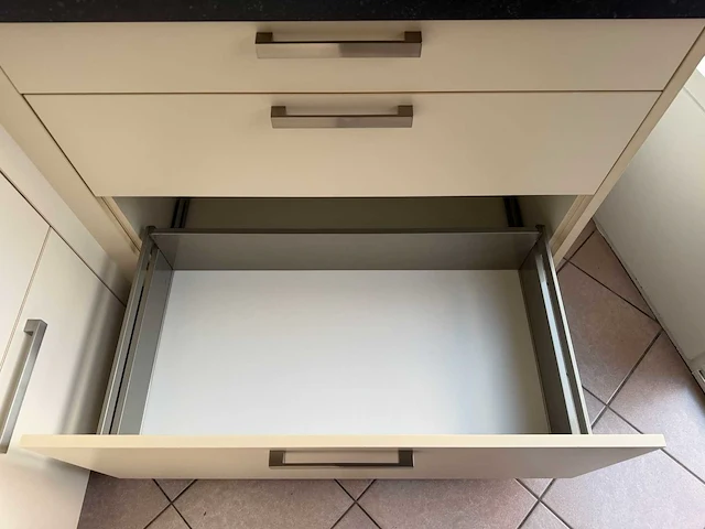 Keuken met apparatuur - afbeelding 8 van  27