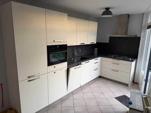Keuken met apparatuur - afbeelding 1 van  27