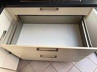 Keuken met apparatuur - afbeelding 14 van  27