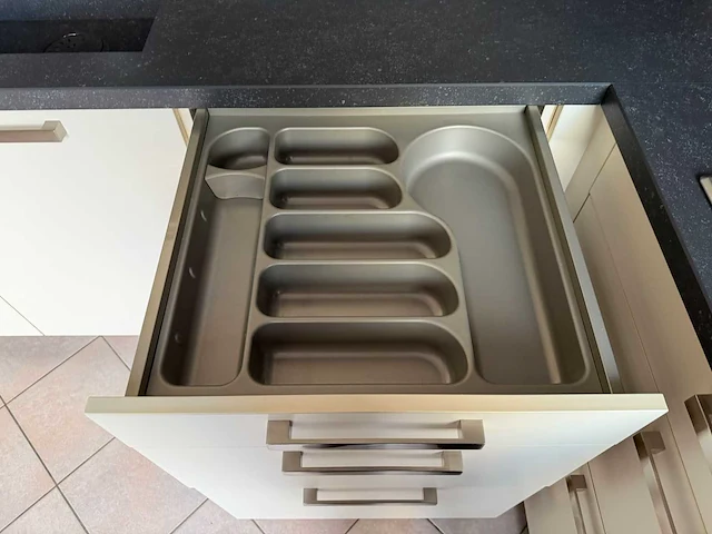 Keuken met apparatuur - afbeelding 17 van  27