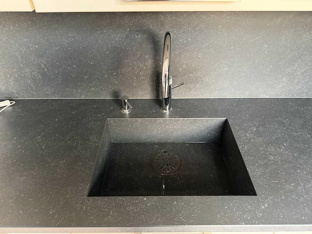 Keuken met apparatuur - afbeelding 24 van  27
