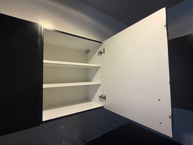 Keuken met apparatuur - afbeelding 10 van  25