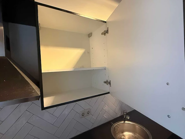 Keuken met apparatuur - afbeelding 15 van  25